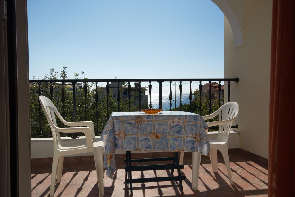 Studios Nelli Alonissos Патитири Номер фото